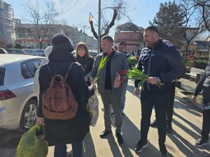 Corneliu Stefan-Presedintele CJDambovita: Flori pentru doamnele și domnișoarele din Moreni