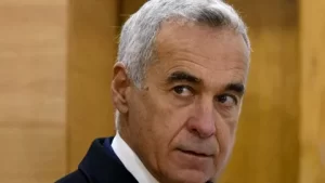 Călin Georgescu, întâmpinat de susținători la ÎCCJ. Aşteaptă o decizie într-un dosar cu miză majoră