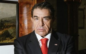 FT: Donald Trump se folosește de relațiile personale și de oameni fără experiență diplomatică pentru a obține ample acorduri cu companii internaționale. Un exemplu este Paolo Zampolli, fost agent de modeling și apropiat al președintelui, care susține că facilitează înțelegeri de zeci de miliarde de dolari, rolul său ridicând întrebări privind amestecul dintre politică și afaceri.