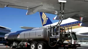 Avertisment AIE: Europa mai are combustibil pentru avioane doar 6 săptămâni