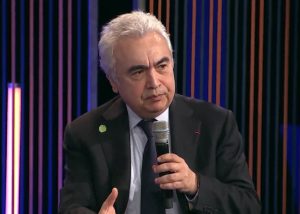 Directorul Agenției Internaționale pentru Energie afirmă că percepția asupra industriei combustibililor fosili a fost schimbată pentru totdeauna, din cauza riscurilor provocate de războiul din Orientul Mijlociu. Spune că țările vor pune mai mult accent pe energia din surse regenerabile sau nucleară.