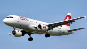 Panică într-un avion cu 232 de pasageri. Unul dintre motoare a luat foc la decolare