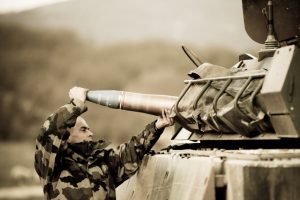 Raport. Cheltuielile militare la nivel global au crescut cu 3% în ultimul an, până la 2.900 de miliarde de dolari. Europa a fost motorul principal al majorării, alocând cu 14% mai mult față de 2024, în timp ce SUA au cheltuit mai puțin.