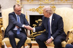 Friedrich Merz critică lipsa unei strategii clare a SUA de a încheia războiul cu Iranul. Declară că “o întreagă națiune este umilită de conducerea iraniană”, care se dovedește foarte abilă în a negocia sau a evita negocierile.