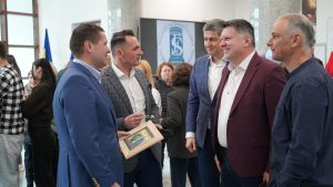 Corneliu Stefan-Președintele CJDambovita: Studenții Universității „Valahia” din Târgoviște ne-au oferit astăzi un exemplu de empatie și solidaritate, organizând un târg caritabil pentru o colegă de-a lor care are nevoie de sprijin.