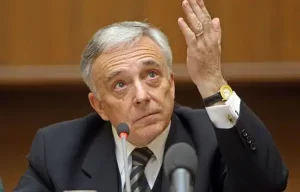 „E greu cu rușii – ceea ce apucă să ia, e bun luat!”- Isărescu, despre aurul de la Moscova