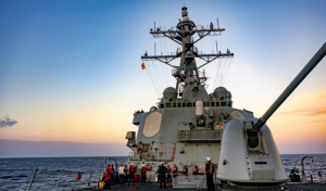 Distrugătorul american USS Higgins a rămas fără energie electrică și fără propulsie timp de mai multe ore, marți, în regiunea Indo-Pacific, după o avarie la sistemul electric. Conform experților, în acest interval, “nava a rămas neputincioasă”.