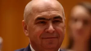 Bolojan, zâmbitor și aplaudat la Oradea, după demiterea Guvernului (VIDEO)