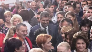Factura pensiilor aleșilor țării plătită de români: câți bani primesc foștii deputați și senatori de la stat