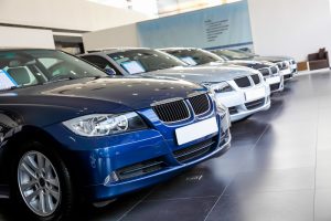 Analiză. Producătorii auto europeni au pierdut deja peste opt miliarde de euro în ultimul an, de când Donald Trump a majorat taxele pe mașinile importate în SUA. Industria se pregătește pentru o posibilă intensificare a conflictului comercial dintre Statele Unite și Europa.