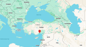 Atac armat în Turcia. Un adolescent de 17 ani a deschis focul cu o pușcă într-un restaurant din provincia Mersin (sudul țării). Cel puțin patru persoane au fost ucise și alte opt au fost rănite. Atacatorul a reușit să fugă.
