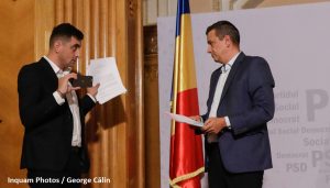 Sorin Grindeanu sugerează că PSD ar putea face o alianță cu AUR, dar spune că o astfel de variantă “nu se înscrie în criteriile cerute de Nicușor Dan”. Totodată, liderul PSD insistă că opțiunile pentru alcătuirea unui guvern “se îngustează foarte mult”, deoarece AUR nu va vota un executiv din care nu face parte.