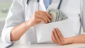 Caz rar în România: Pacientă condamnată după ce a dat bani unui medic neurochirurg. DNA anchetează un dosar uriaș de mită de la Bagdasar-Arseni