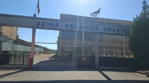 Uzina Mecanică Orăștie: de la producția de aruncătoare de grenade cu 5000 de angajați, la hale părăsite și copaci crescuți într-o fabrică unde au mai rămas 90 de salariați