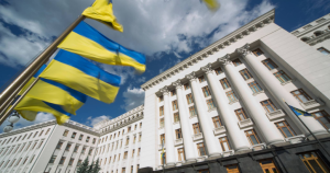 Șeful Comitetului de Apărare al Dumei de Stat a Rusiei susține că nu vor fi bombardate Rada Supremă (parlamentul ucrainean) și nici palatul prezidențial de la Kiev, deoarece nu sunt ”centre de decizie”. Precizează totuși că doar Putin poate decide dacă Armata Rusă va încerca să bombardeze buncărul în care s-ar afla Zelenski.