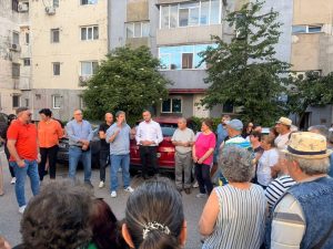 Alexandru Iorga-Primarul orașului Găești: În această seară am fost în mijlocul oamenilor, în zona de blocuri, pentru a asculta problemele și a găsi împreună soluții.