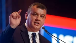 „Provin dintr-o familie de români”: Tomac răspunde atacurilor pe tema trecutului și a familiei sale