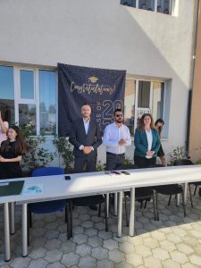 Alexandru Iorga-Primarul orașului Găești: Astăzi am avut bucuria de a participa la două momente deosebit de emoționante, organizate de Școala Gimnazială „Radu cel Mare” și Școala Gimnazială „Șerban Cioculescu” din Găești, cu ocazia ultimului clopoțel pentru absolvenții clasei a VIII-a.