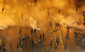Dosarul 10 august. Foștii șefi ai Jandarmeriei, care au coordonat intervenția violentă din timpul protestului, au fost achitați. Decizia Tribunalului Militar București, care vine la opt ani de la incidente, nu este definitivă.