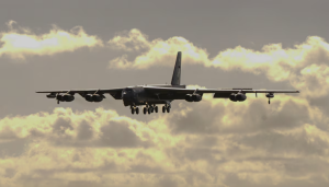 SUA. Un bombardier B-52 al Forțelor Aeriene s-a prăbușit imediat după decolare, la o bază aeriană din California. Opt persoane au murit, între ele și doi angajați ai Boeing. Cauza incidentului nu a fost stabilită.