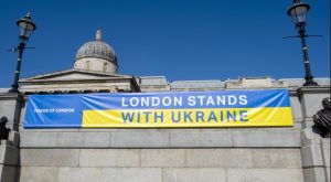 Marea Britanie va furniza uraniu îmbogățit companiei ucrainene Energoatom, într-un acord de peste 240 de milioane de euro. Guvernul extinde la peste 600 lista navelor sancționate pentru că fac parte din flota-fantomă a Rusiei.