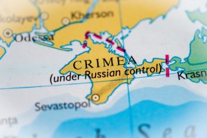 Război Rusia – Ucraina. Ucrainenii au desfășurat un amplu atac asupra infrastructurii petroliere și militare rusești din Crimeea ocupată. Explozii și incendii în mai multe zone din Peninsulă. Podul Kerci a fost închis, iar vânzarea de carburanți este suspendată.