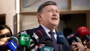 „Congresul trădătorilor”. Crin Antonescu îl atacă pe Ilie Bolojan: Un prim-ministru catastrofal