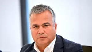 Duminica politică: PNL își realege conducerea, PSD intră în Guvernul Veștea, iar criza guvernamentală intră în faza votului din Parlament
