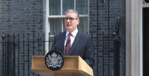 Marea Britanie. Prim-ministrul Keir Starmer își anunță oficial demisia, după doi ani de mandat, pentru a-i face loc colegului său de partid, Andy Burnham, care a reușit să-i învingă categoric pe extremiști în alegerile recente din Manchester.