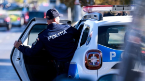 „Bătăușul de polițiști” a fost arestat. Agenții loviți interveniseră la un scandal în care atacatorul era implicat