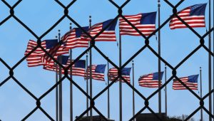 Curtea Supremă a SUA blochează ordinul lui Trump de a interzice acordarea cetățeniei copiilor născuți din părinți imigranți, fără acte sau aflați temporar în țară. Aceștia vor continua să primească cetățenia americană, atât timp cât sunt născuți pe pământ american.