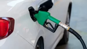 Prețuri, azi, motorină și benzină. Studiul AEI: Trei scenarii privind prețul „corect” al carburanților