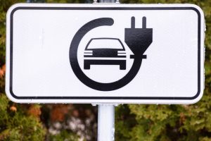 Înmatriculările de autoturisme noi în România au crescut cu 52% luna trecută, față de iunie 2025. Creștere cu 72% pentru mașinile electrice.