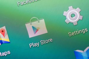 Google a fost găsit vinovat pentru că s-a folosit de poziția sa dominantă și a obligat producătorii de smartphone-uri Android să preinstaleze aplicațiile sale, limitând concurența. Curtea de Justiție a UE a decis că compania trebuie să plătească o amendă de 4,13 miliarde de euro.