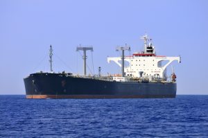 Petrolierele din așa-numita “flotă fantomă” a Rusiei au început să evite Canalul Mânecii și apele teritoriale ale Marii Britanii și Franței, după intensificarea controalelor și chiar interceptarea navelor sancționate. În ultima săptămână, au ales rute mai lungi, prin nordul Oceanului Atlantic.