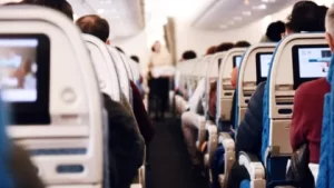 Când ar putea scădea prețul biletelor de avion. Semnal important din industrie după ieftinirea petrolului