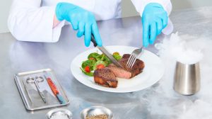 Parlamentarii discută interzicerea cărnii produse în laborator