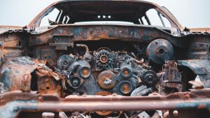 Lecție de economie: Guvernul, un șofer care distruge motorul, ca să nu plătească o curea de distribuție