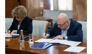 Curiosul caz din aparatul de lucru al vicepremierului Oana Gheorghiu: De la o funcție neremunerată la una plătită! Premierul demis Bolojan a semnat decizia