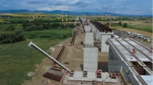 Autostrada Moldovei, ca-n legenda Meșterului Manole: Tronsoane abia finalizate intră deja în reparații