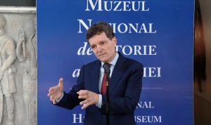 Președintele Dan spune, după ce Curtea de Justiție a UE a cerut instanțelor din România să ignore soluția de prescripție în dosarele de fraudă gravă, că principala vină e a Parlamentului, deoarece trebuia să corecteze legea: ”CJUE a avut o opinie, Înalta Curte o altă opinie. Deciziile CJUE sunt obligatorii”.