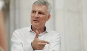 Liderul senatorilor PSD, după ce Diana Buzoianu a descins la terasele de la mare: Este ca un vampir! Pesta neomarxistă a ajuns pe litoral