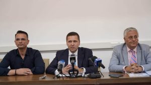 Corneliu Ștefan-Presedintele CJDâmbovita:Ieri, în prezența directorului general al ADR Sud-Muntenia, Liviu Gabriel Mușat, au fost semnate 5 noi contracte de finanțare, în valoare totală de aproximativ 500.000.000 lei, care aduc investiții importante pentru modernizarea comunităților din județul Dâmbovița