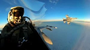 Același pilot, la manșa aceluiași F-16. Un căpitan de sub 30 de ani a doborât două drone în mai puțin de 24 de ore