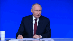Vladimir Putin amenință statele europene că va răspunde similar, dacă acestea confiscă “navele care aparțin operatorilor economici ruși”. Declarațiile, după ce unele țări și-au intensificat operațiunile împotriva flotei fantomă și după adoptarea unui nou pachet de sancțiuni, care permite vânzarea produselor confiscate.