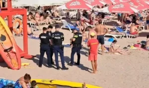 Alertă pe litoral: Un turist a scos cu mâinile goale din mare un posibil fragment de dronă și l-a aruncat lângă salvamari