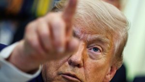 Scandal în SUA: Fostul secretar al muncii, demis de Trump, bea la serviciu, delapida fonduri și folosea angajații în interes personal